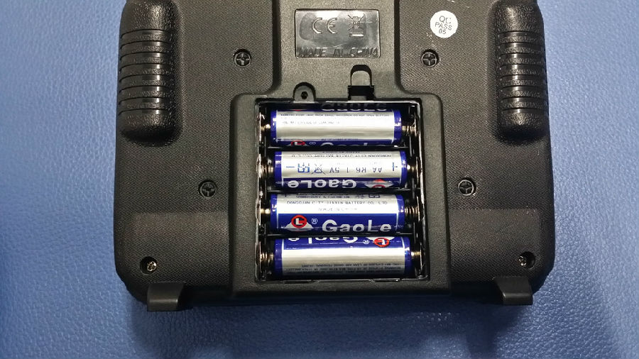 遥控器的供电模式,是采用的电池供电,需要 节aa电池才能驱动.